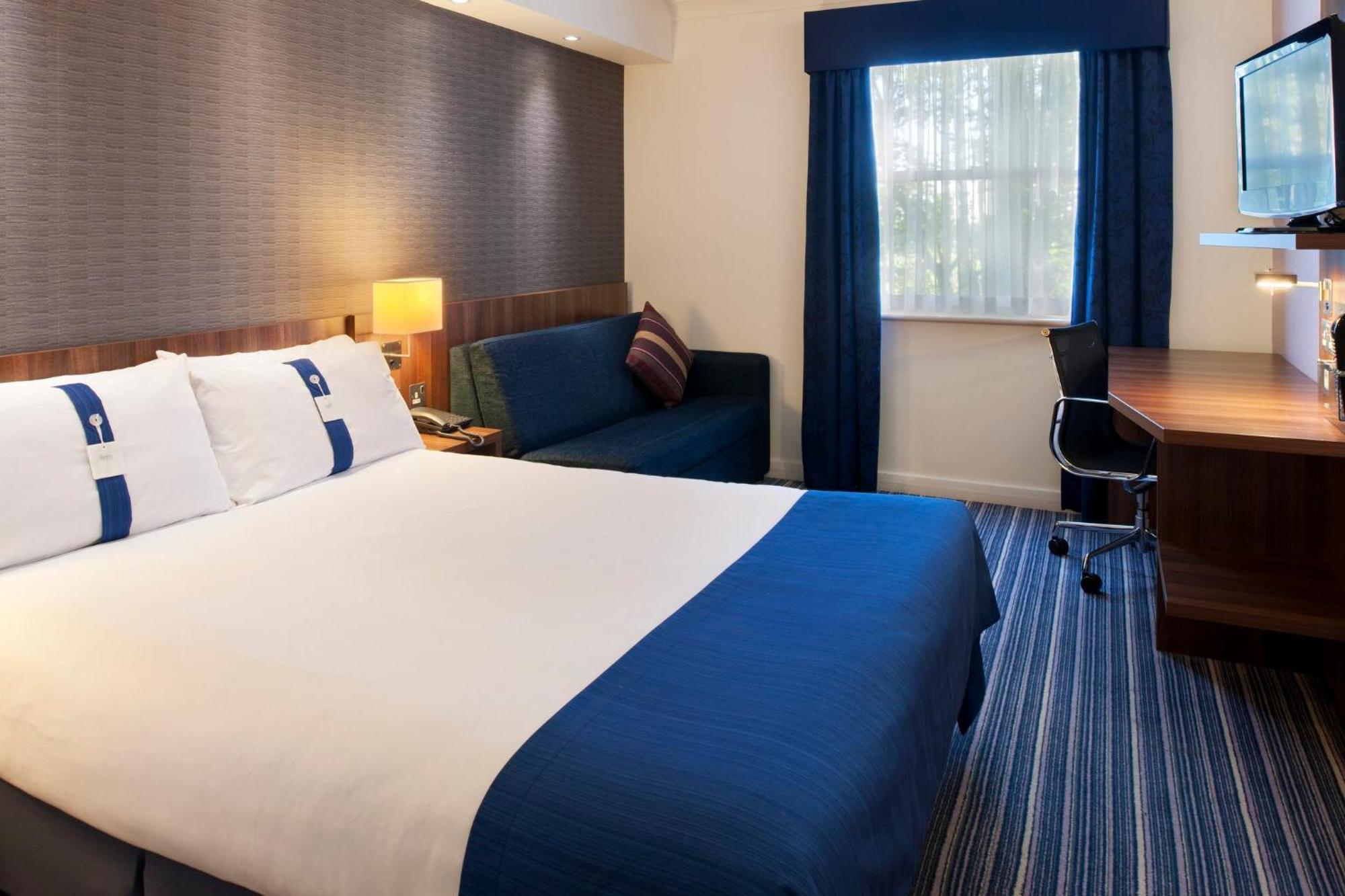 Holiday Inn Express Leeds-East By Ihg Exterior photo