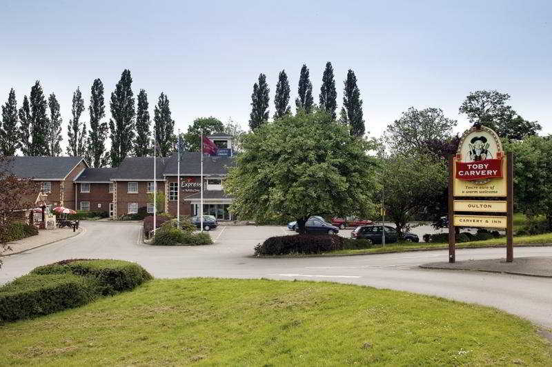Holiday Inn Express Leeds-East By Ihg Exterior photo