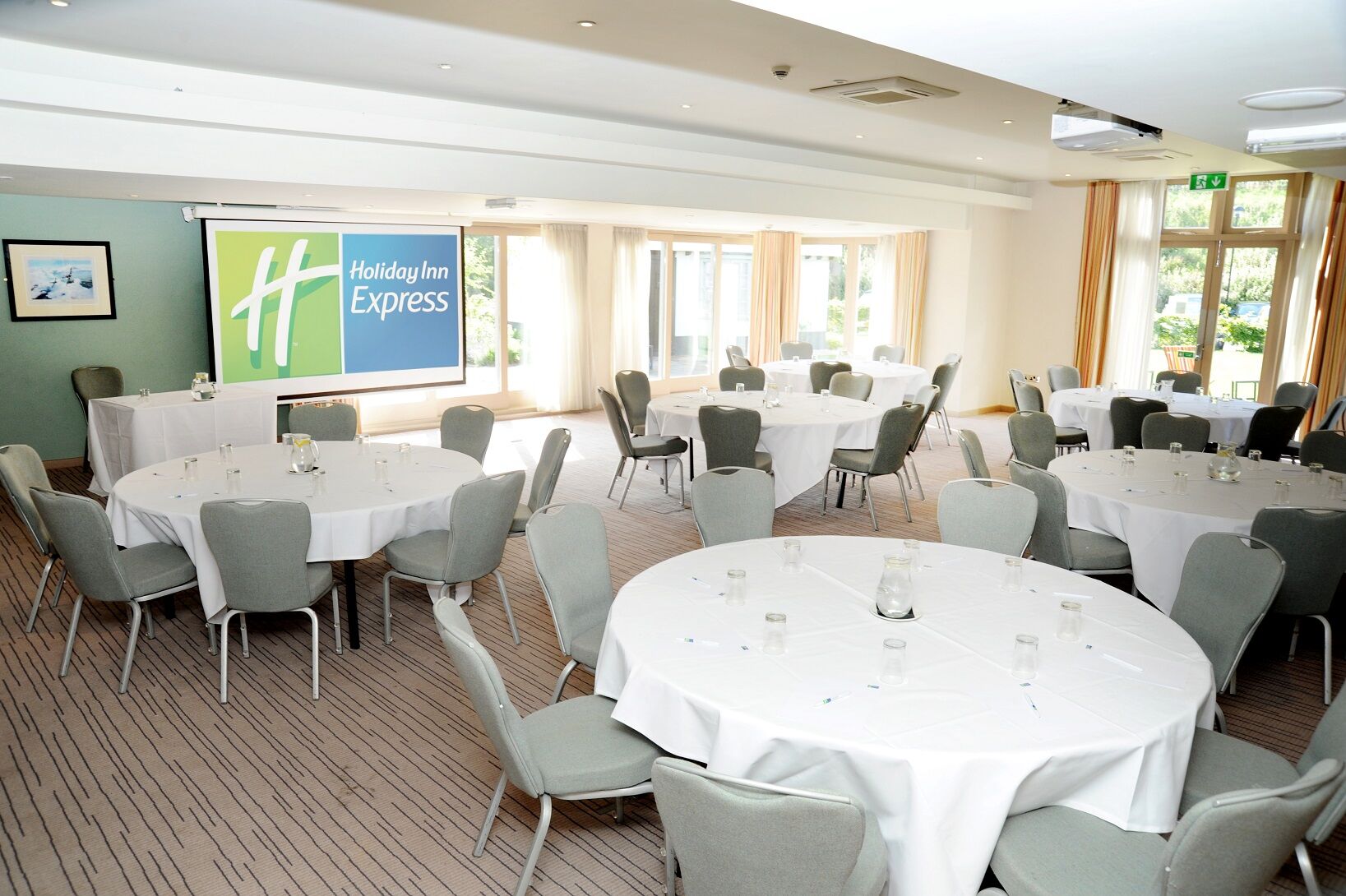 Holiday Inn Express Leeds-East By Ihg Exterior photo